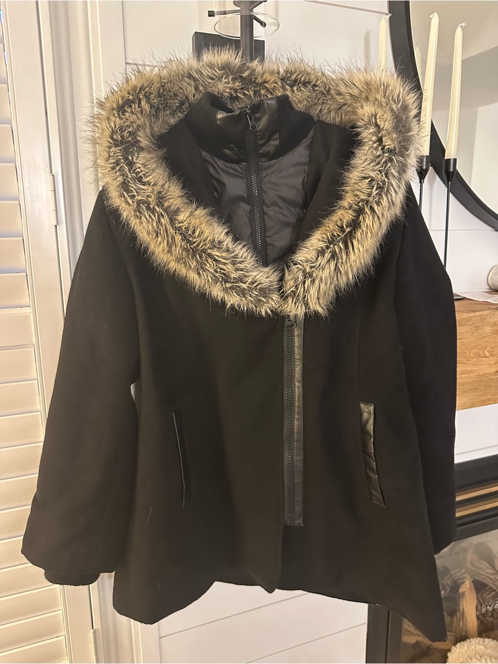 Women’s Black Hooded Puffer Coat with Faux Fur Trim